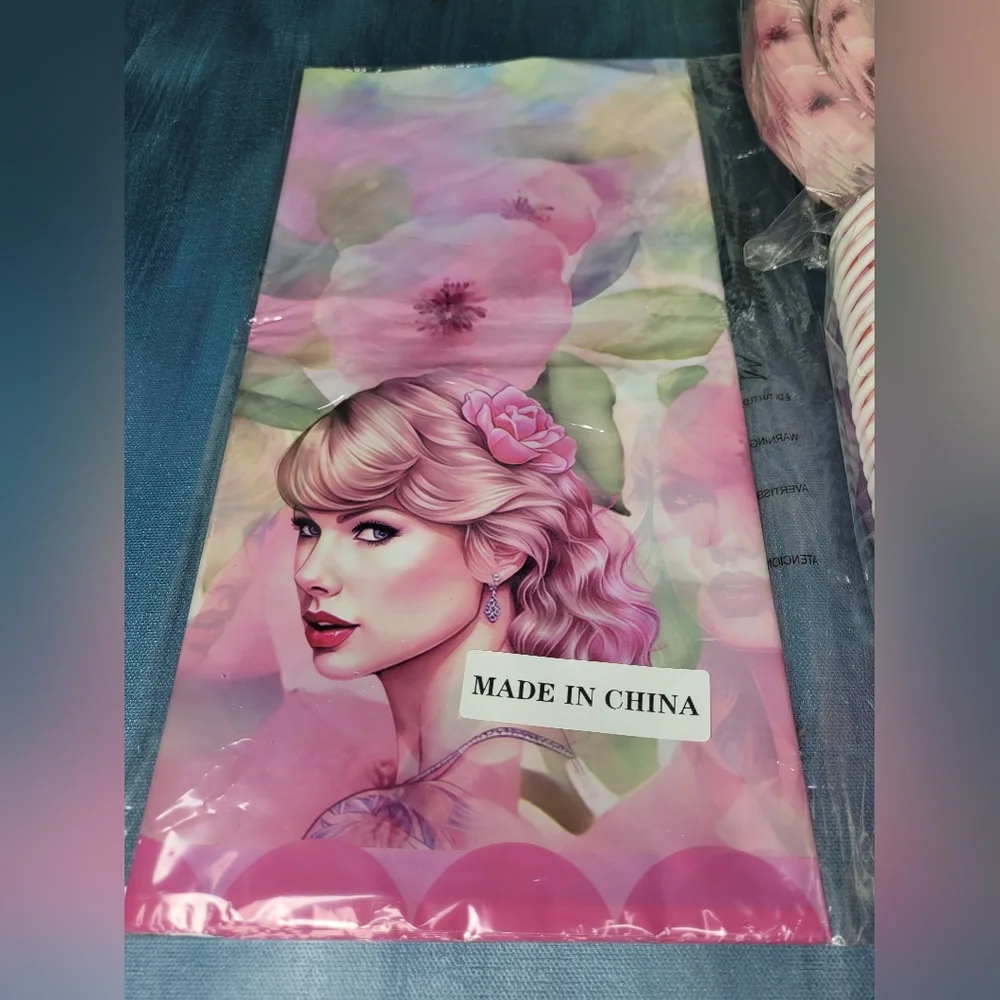 Taylor Swift My Favorite Swiftie Happy Birthday Party Set